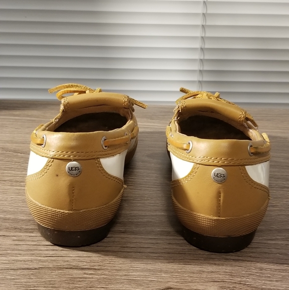 UGG Insulated Rain/Snow Shoes - Picture 5 of 8